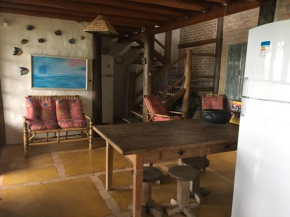 Casa rústica e charmosa em condomínio - Lagoinha